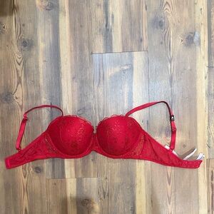 NWT Victoria’s Secret 34DD bra